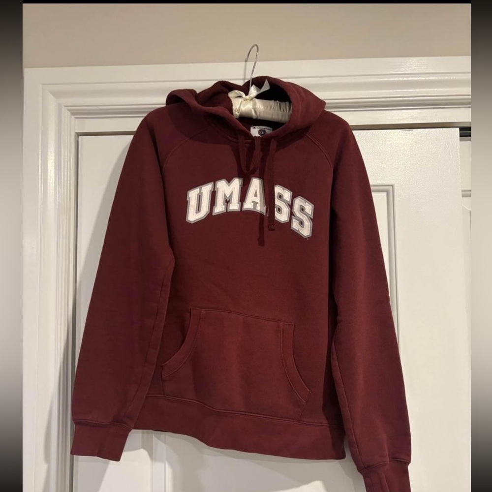 Women’s UMASS Hoodie Large